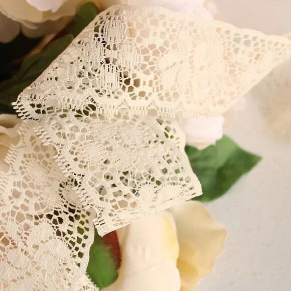 Vintage 1950s Lace Trim, Ivory 2 yard, 1.75" wide - Picture 1 of 10